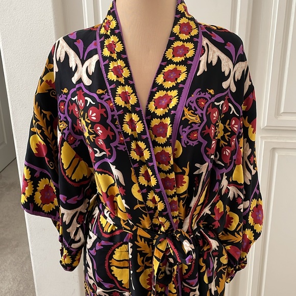 Haute Hippie Kimono Style Floral Robe - Picture 2 of 7